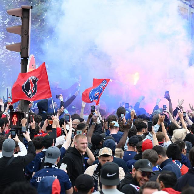 The fever rose early around the Parc des Princes before PSG-Dortmund